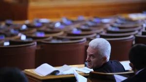 „Масова хипноза и психоза” в парламента