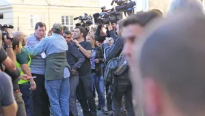 Докторант поиска край на окупацията, кордон от студенти го изгони