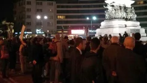 Студенти обърнаха гръб на Народното събрание
