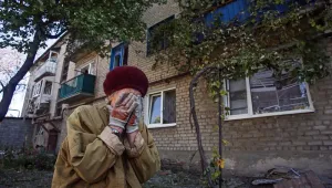 Снаряд уби две деца и рани още пет в Източна Украйна