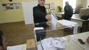 Волен Сидеров гласува за повишаване на доходите и пенсиите