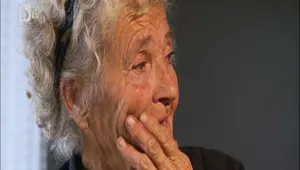 Баба Люба, която сама гледа двамата си внука с 420 лв.