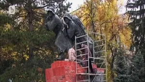 Спасителна акция за войнишкия паметник в Търговище