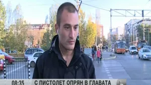 Вижте човека, в чиято глава шофьор на маршрутка опря пистолет