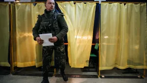 Партията на Арсений Яценюк печели изборите в Украйна