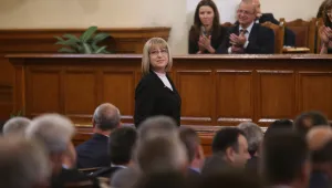 Цачева и още осем ръководят 43-ото НС 