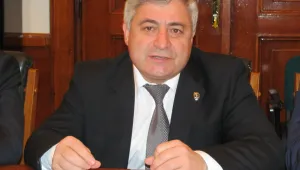 Първа депутатска оставка