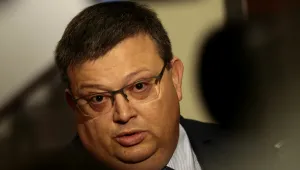 ЕК отрече да е искала оттеглянето на Цацаров