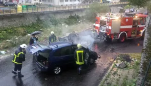 Автомобил се запали в движение в Смолян