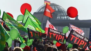 Хиляди на протест в Берлин срещу споразумението за свободна търговия със САЩ