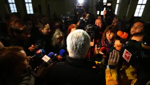 Трябва ли депутатите да се ползват с имунитет срещу разследване на хулигански действия?