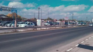 Данъчни и полиция окупираха най-голямата автоборса край Пловдив