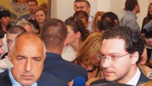 Дипломация на странното високомерие