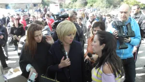 Омбудсманът Мая Манолова слезе под земята при протестиращите миньори и остана