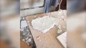 Пак падна мазилка от тавана на Немската гимназия в Бургас