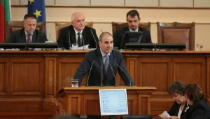 Парламентът отмени дългата си ваканция до изборите