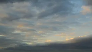 Облачно, хладно и с превалявания днес