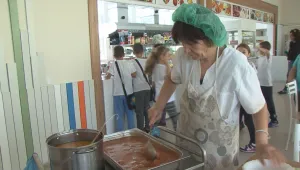 Учениците в Бургас обядват здравословно