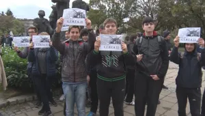 Флашмоб срещу войната на пътя в центъра на Разград