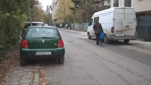 Пешеходци: Безсилни сме, върнете ни тротоарите!