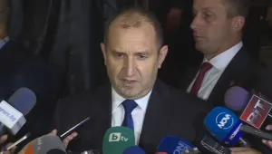 Президентът: Бойко Борисов или губи контрол върху партията си, или я насърчава в битката срещу мен 