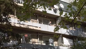 Сливенски блок се разпада, докато обитателите му чакат санирането