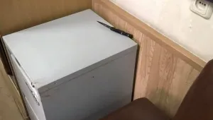 Мъж рани с нож в гърлото водеща от радио 