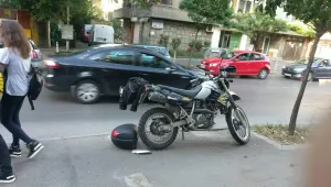 Моторист блъсна пешеходец в центъра на София