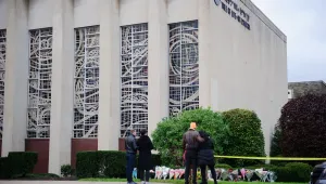 Убиецът от синагогата в Питсбург бе оставен в ареста без право на гаранция 