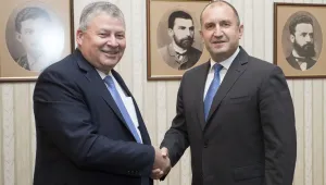 Президентът пред директор в „Локхийд Мартин”: Искаме F-16 навреме и с пълно оборудване
