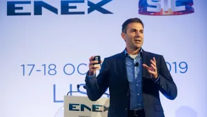 Телевизията еволюира, телевизионният журналист – също