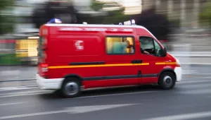 Високоскоростен влак блъсна човек във Франция