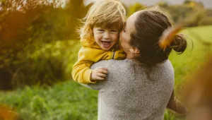 Децата задават близо 10 000 въпроса на родителите си годишно, сочи проучване