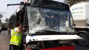 Автобус на градския транспорт в Пловдив се блъсна в дърво