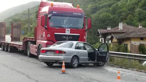 Камион и кола се удариха на пътя Симитли-Банско 
