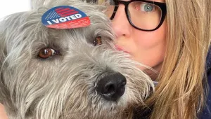 Дженифър Анистън приюти ново спасено куче в семейството си
