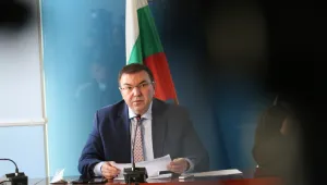 Здравният министър: Няма да има промяна, позволяваща отпадане на карантината за длъжностни лица