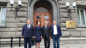 Кандидатпрезидентската двойка на ВМРО се регистрира в ЦИК