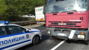Катастрофа затруднява движението на път Е-79 преди тунел „Железница“