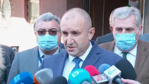 Радев: С мерките държавните институции се опитват да избегнат национален „локдаун“