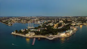 Пожар в петролен склад на полуостров Крим