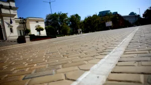 Завърши пренареждането на жълтите павета, движението е пуснато