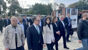 Мария Габриел пристигна в Киев за срещата на външните министри на ЕС (СНИМКИ)