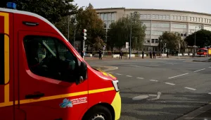 Сигнал за бомба във френското училище, в което бе убит преподавател 