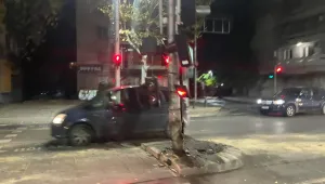 Младеж с 15 дни стаж се удари в кола в Пловдив, борят се за живота на негов приятел