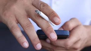Да контролираме смартфоните както тютюна, предлага водещ експерт на СЗО