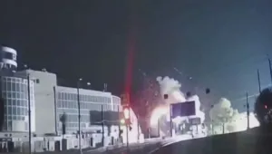 Най-малко 12 души са ранени при руски удари в Харков (ВИДЕО)
