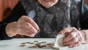 Жена ще връща близо 57 000 лева от пенсията на мъртвия си съпруг