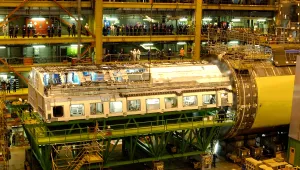 Голям пожар в корабостроителница за ядрени подводници във Великобритания (ВИДЕО)