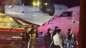 Самолети се сблъскаха на пистата на летище в Ню Йорк (ВИДЕО)